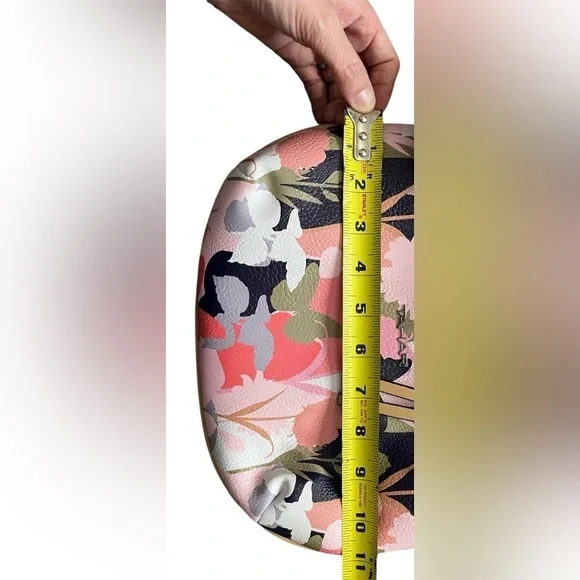 Tahari Floral Hobo NWOT Bag Medium Pink Multi-color - Picture 4 of 7